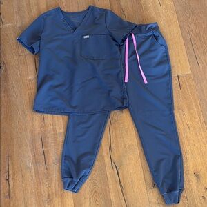 Size medium gray-blue Figs Set!